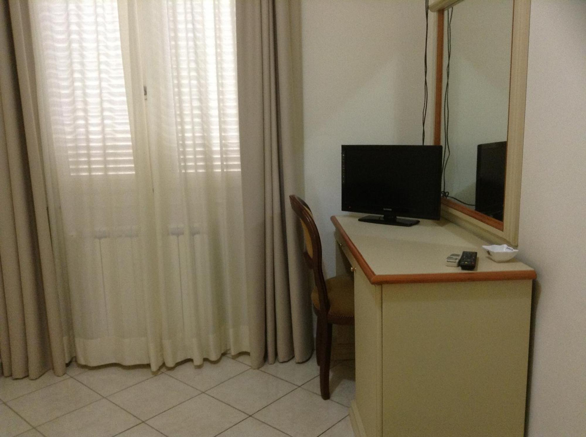 Hotel Coluccini Marina di Pietrasanta Habitación foto