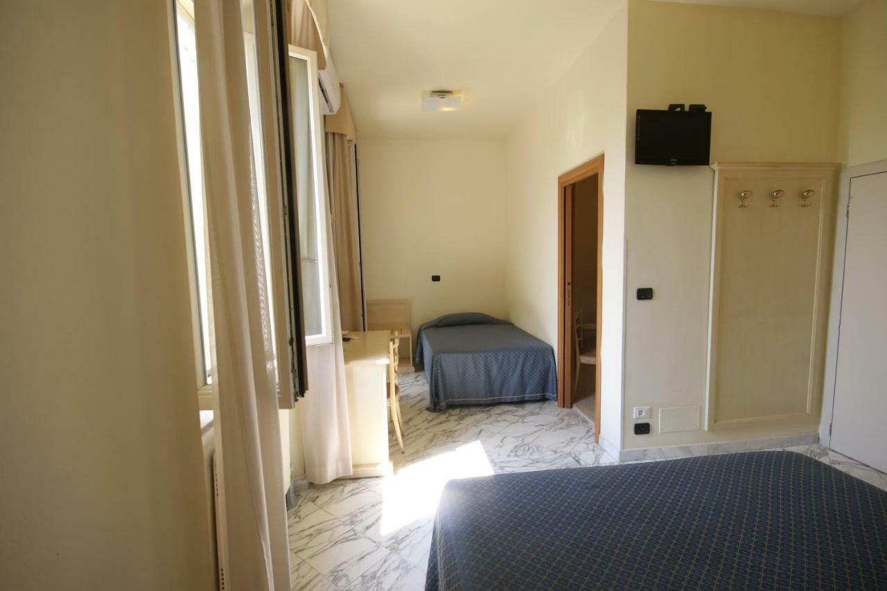 Hotel Coluccini Marina di Pietrasanta Exterior foto